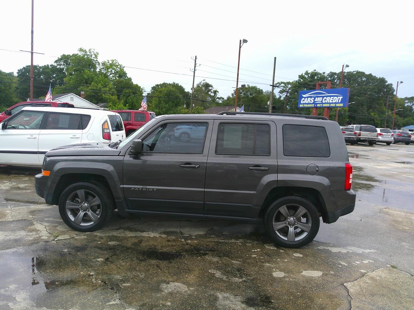 2015 GRAY JEEP PATRIOT LATITUDE (1C4NJPFA7FD) , located at 1200 Cassat Avenue, Jacksonville, FL, 32205, (904) 695-1885, 30.302404, -81.731033 - Photo#1